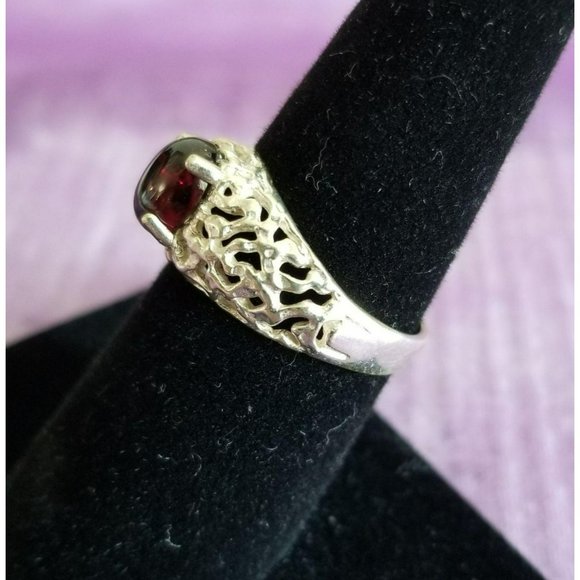 Sterling Silver Garnet Ring Cabochon Style Pretty Shank Size 8.25 LH583 - Picture 5 of 7